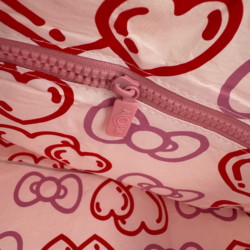 Aloha Collection x Hello Kitty Reversible Tote - Picture 8 of 10